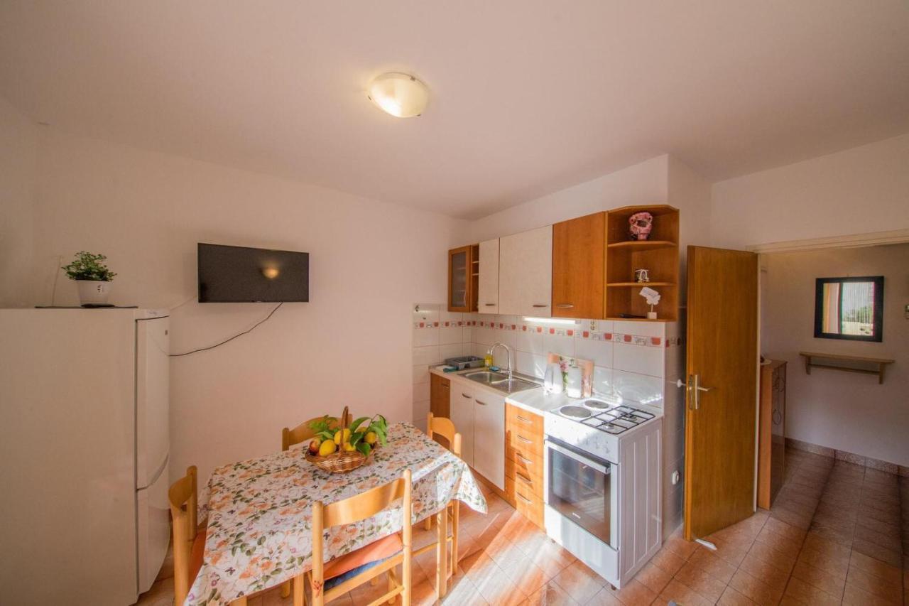 Apartmani Katija Komiža المظهر الخارجي الصورة