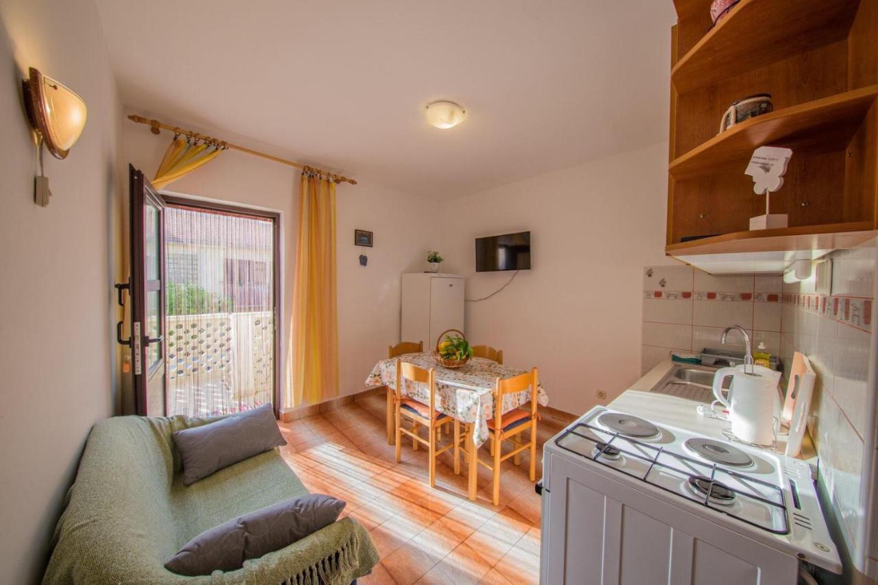 Apartmani Katija Komiža المظهر الخارجي الصورة